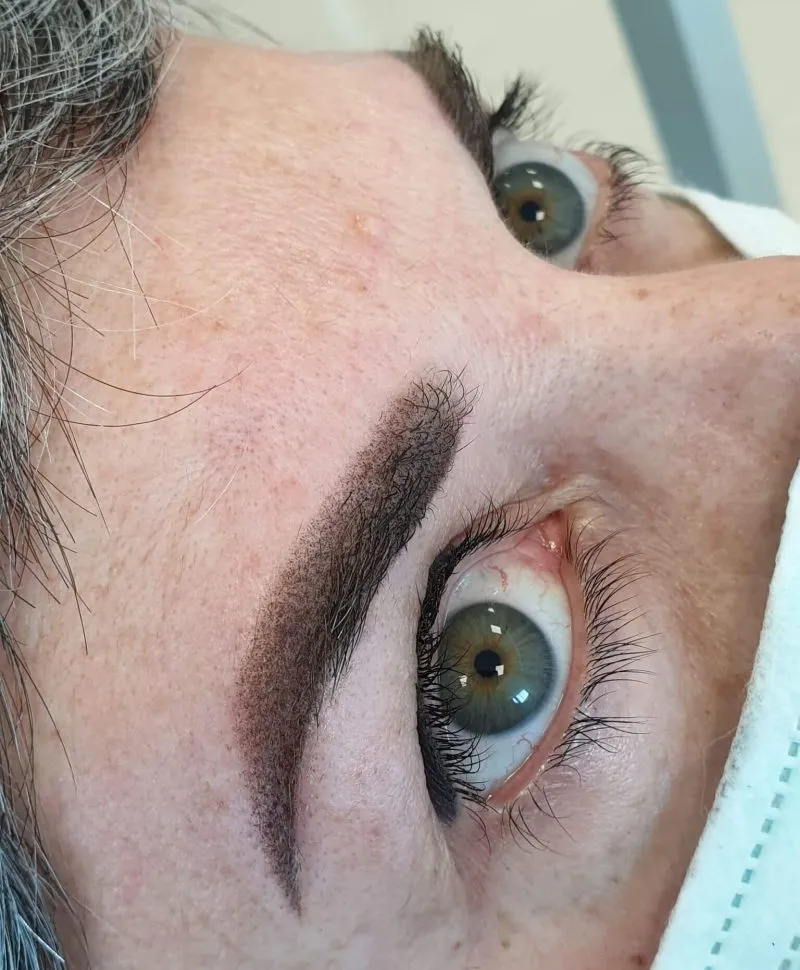 tatuaggio estetico sopracciglia